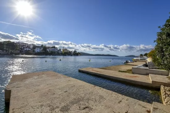 Pobřeží a moře 20 m pěší chůzí od domu.